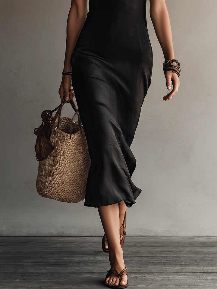 Alie | Robe Midi Noire Col en V À Bordures en Dentelle